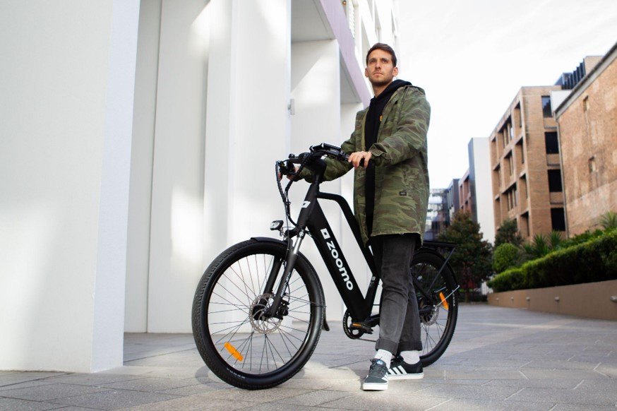 Rider with an e bike Zoomo Sport in Canada